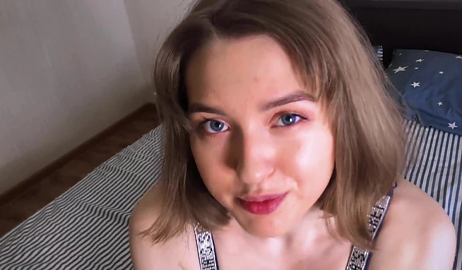 Студент записывает хоум видео после пар с грудастой одногруппницей