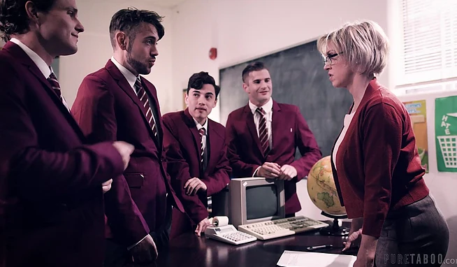 Грудастая училка оставила студентов после занятий? Накажем ее групповухой?