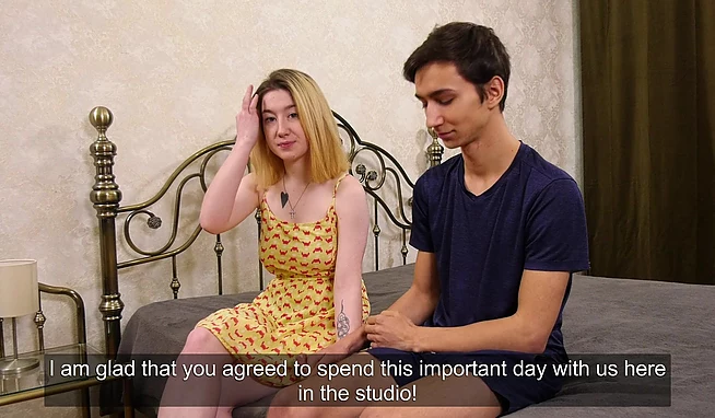 Подарила парню свою девственность перед камерами на порно студии