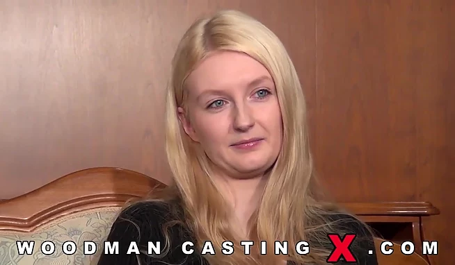 Застенчивая студентка ломалась, но всё таки отдалась в жопу Вудману