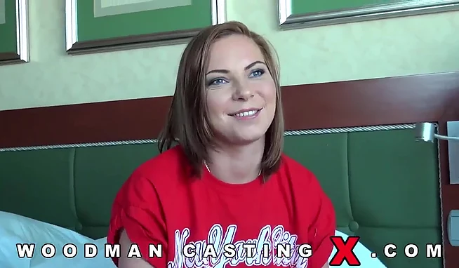 Двадцатилетняя Наташка приперлась аж в Нью-Йорк чтобы её оттрахал Вудман с дружками на кастинге