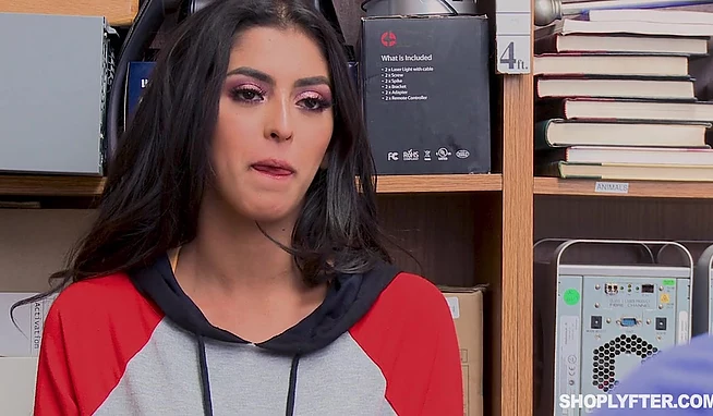 За украденный чупа-чупс пришлось сосать реальный хуй