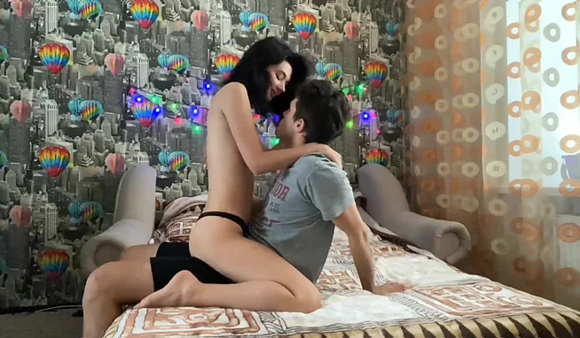 Романтик из тебя хуевый, но за старания, так уж и быть, трахай меня